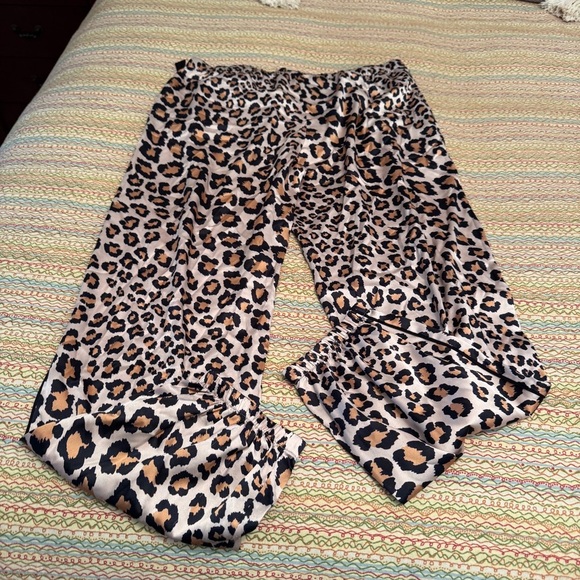 Victoria Secret Leopard Print Lounge Pants/Joggers with pockets Size Large - Picture 4 of 7
